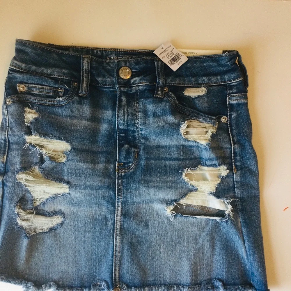 American Eagle NWT Outfitters Distressed High Rise Mini Blue Denim Skirt Size 4